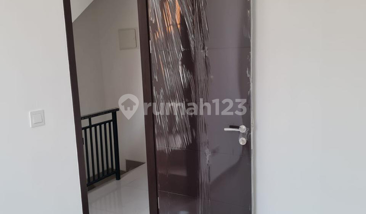 Dijual Super Murah Rumah PIK 2,uk 4,5x10,3 Kamar 4