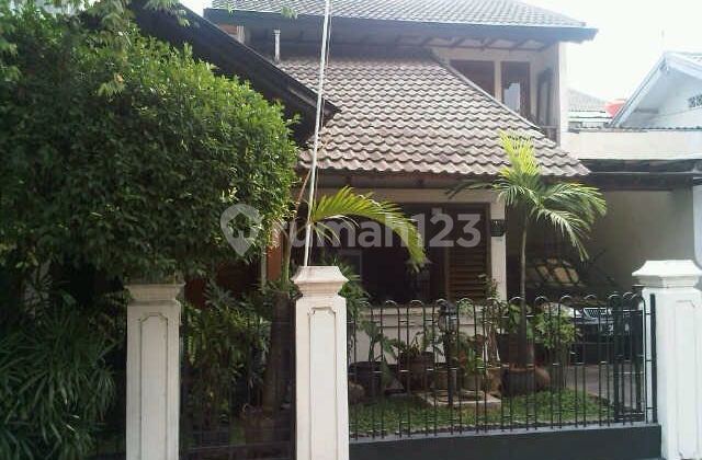 A serene house in Bintaro, South Tangerang