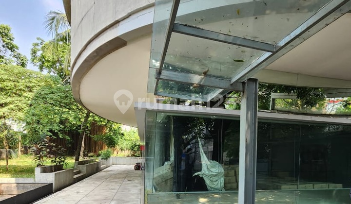 Gedung di bawah Njop di Kemang, Jakarta Selatan