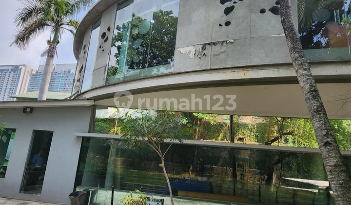 Gedung di bawah Njop di Kemang, Jakarta Selatan