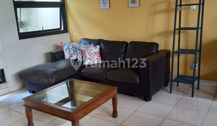 Rumah dalam Cluster Bintan Residence Kampung Utan, Tangerang