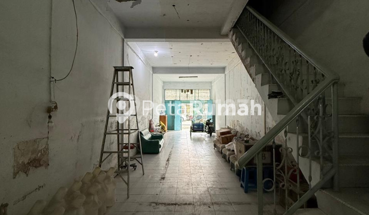 Translation: "Shop house for sale on Jalan Mayang - Sekip Medan Petisah area" Translation: "Shop house for sale on Jalan Mayang - Sekip Medan Petisah area"