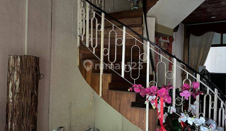 Villa Jalan Mongonsidi Komplek Villa Polonia 8
