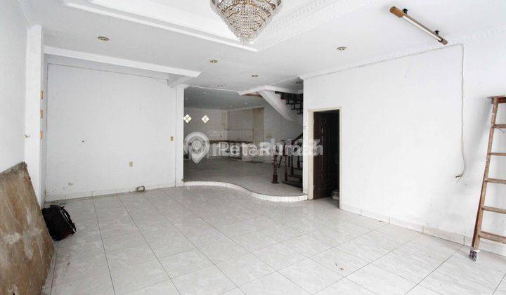 Rumah Jalan Taman Kirana Lokasi Strategis Cocok Dijadikan Hunian 1