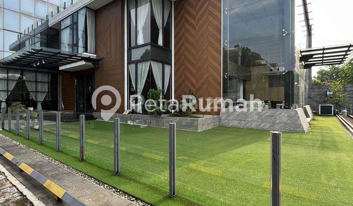 Villa Jalan Kapten Muslim Komplek Griya Riatur Indah 2