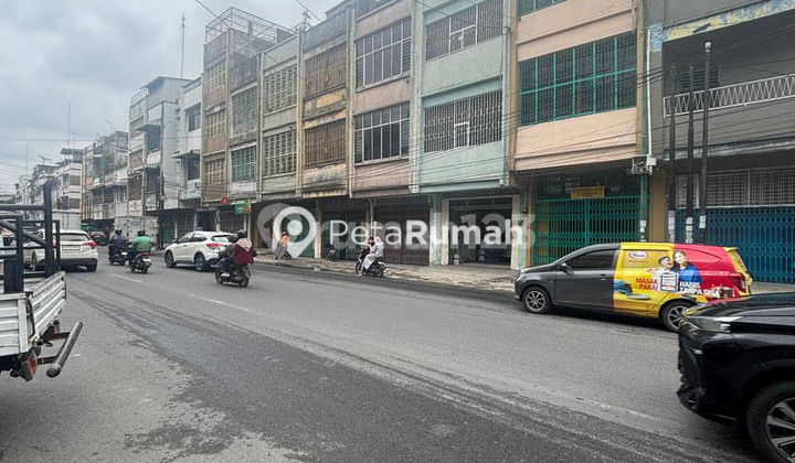 Shop House on Sutomo Street, Samarinda Intersection Shop House on Sutomo Street, Samarinda Intersection