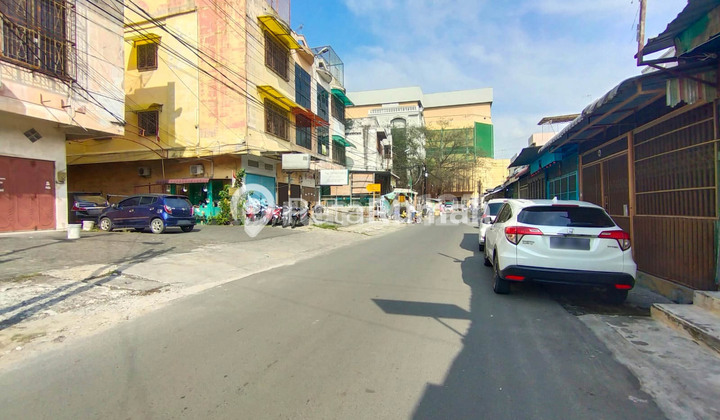 For Sale Fast House on Dagan Street with Rear Access to Medan Fair Carrefour and Bolu Meranti 2