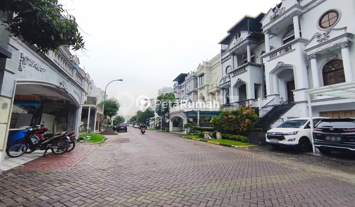 VILLA JALAN MUSTANG KOMPLEK THE PALACE RESIDENCE | POLONIA AREA