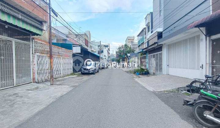 Shop House on Kalimantan Street, Sumatera Area, and Madong Lubis in the City Center Shop House on Kalimantan Street, Sumatera Area, and Madong Lubis in the City Center