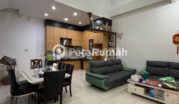 For Sale: Villa on Jalan Salak, Cemara Asri Complex