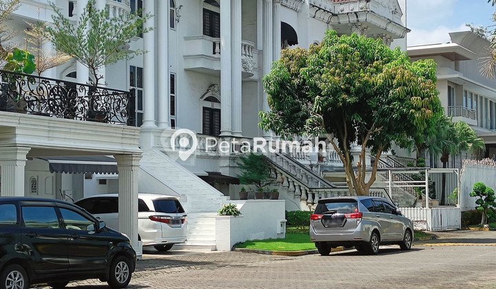 Villa Mewah Komplek Elite Lokasi : The Palace Residence jl. Mustang - Medan