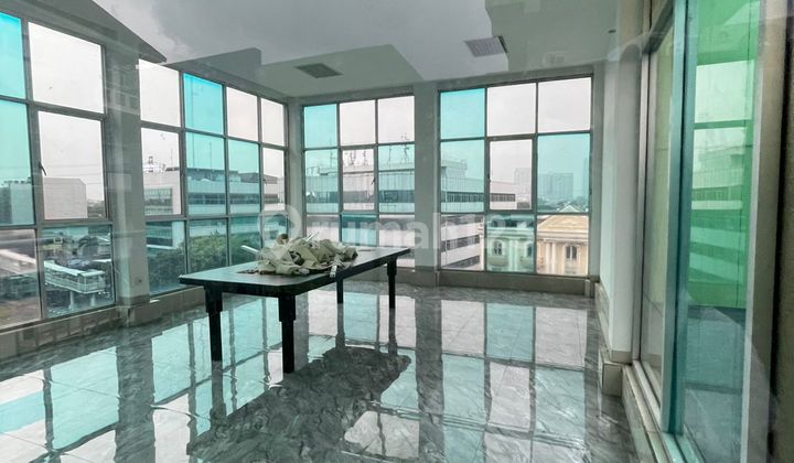 Space Office Full Glass Posisi di Rooftop Cocok untuk Introvert Space Office Full Glass Posisi di Rooftop Cocok untuk Introvert