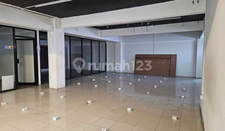 Ready-to-Use Shop House on Boulevard Street Side, Kebon Jeruk, Jakarta 12.5x20 2