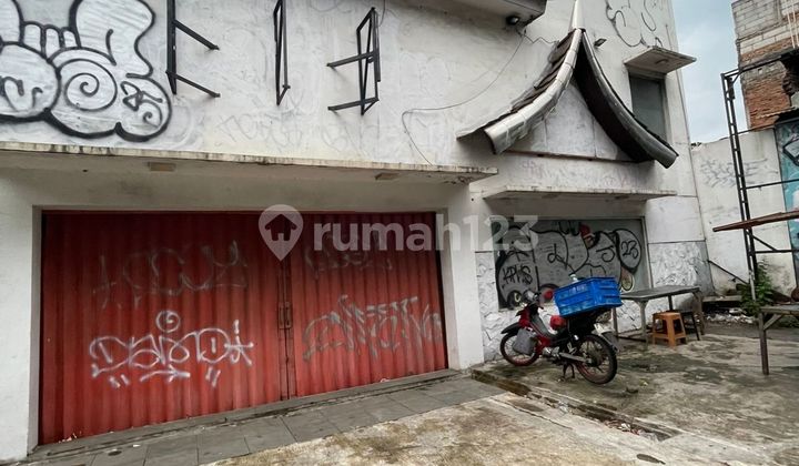 Rumah Tua Pinggir Jalan Arteri Panjang Boulevard Permata Hijau