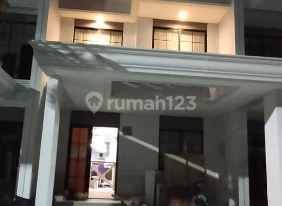 Rumah Mewah Villa Pasir Putih 5 PIK2 Ukuran 6x12,5 Furnish Bagus Rumah Mewah Villa Pasir Putih 5 PIK2 Ukuran 6x12,5 Furnish Bagus