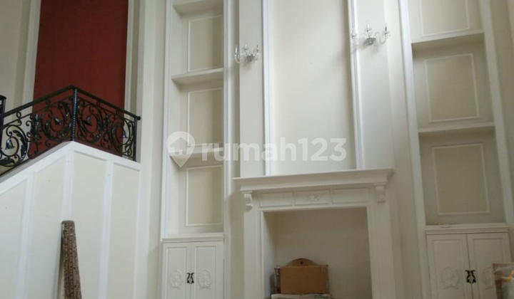 Rumah Mewah Terawat 3 Lantai Lingkungan Tenang di Senopati Area 2