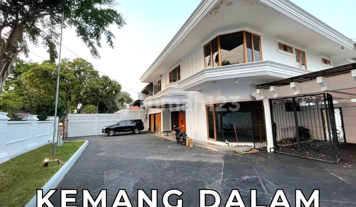 Rumah Terawat Luas & Nyaman Hadap Barat Lokasi Prime Kemang Dalam