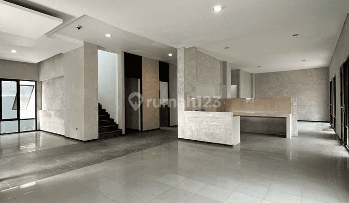 Bangunan Kantor 3 Lantai Hadap Barat Harga NJOP di Kemang Bangka 2
