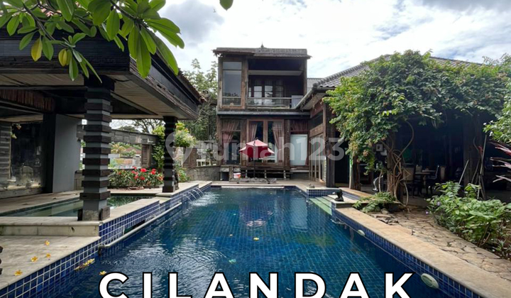 Luxurious Tropical Balinese House Hadap Selatan di Cilandak Luxurious Tropical Balinese House Hadap Selatan di Cilandak