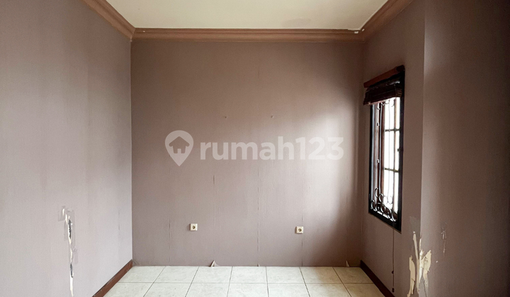Well-Maintained Old House Facing North, One Step to Pondok Indah Mall 2
