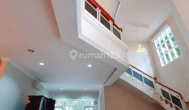 Rumah baru renovasi siap huni di mega kuningan jaksel 6