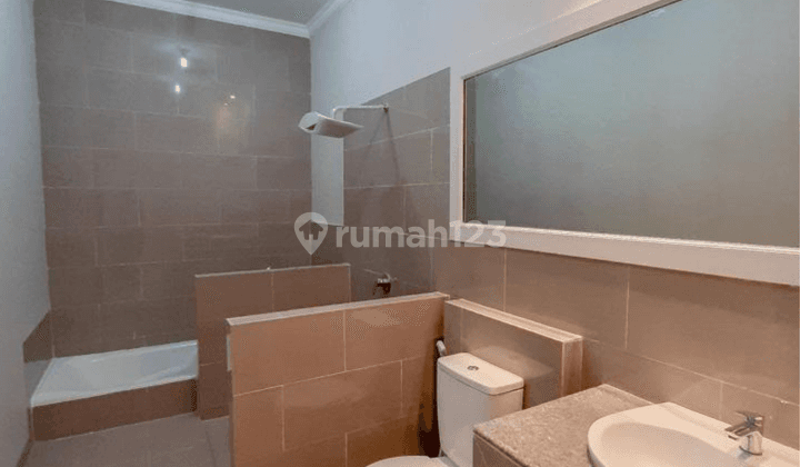 Rumah baru renovasi siap huni di mega kuningan jaksel 11