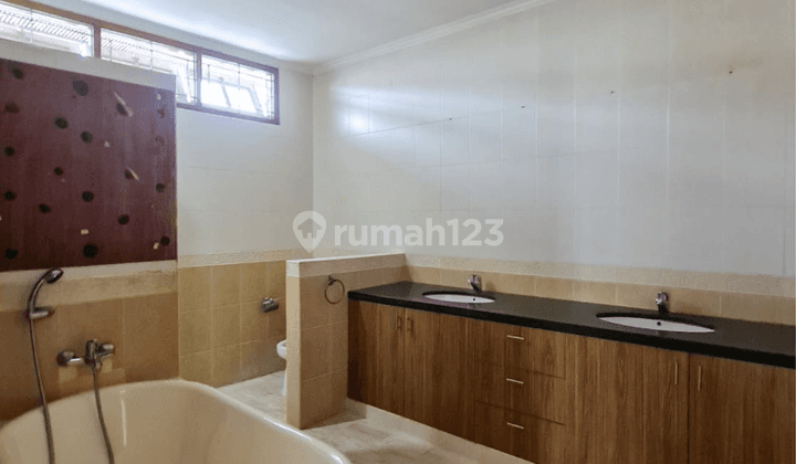 Rumah siap huni lokasi strategis di permata hijau 7