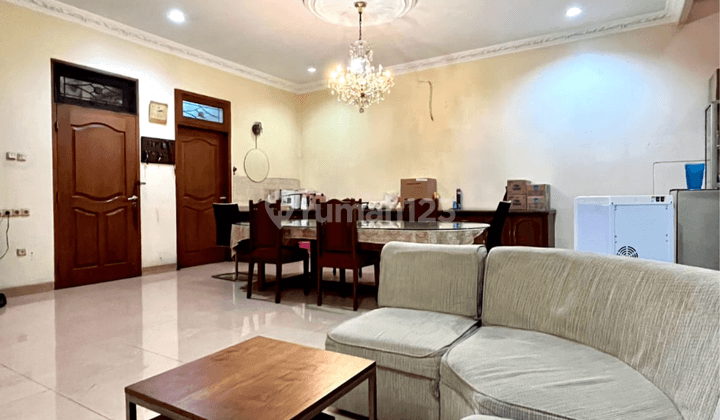 Rumah lokasi tenang jalan lebar di senopati kebayoran baru 4