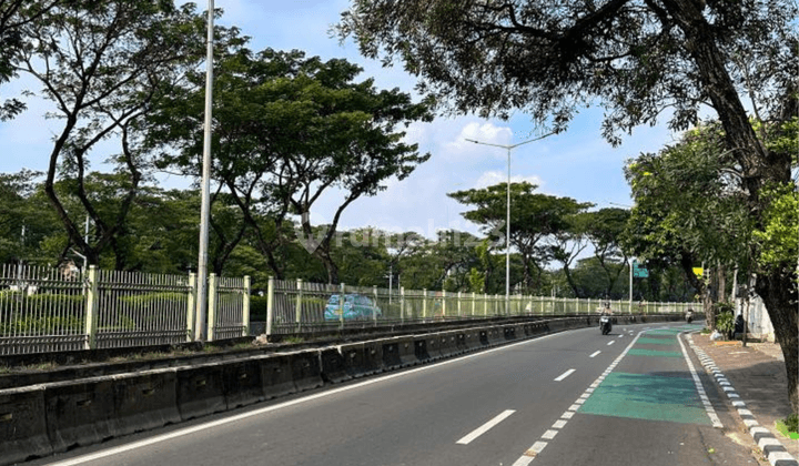 Gedung baru 5 1/2 Lantai lokasi dipinggir jalan raya di menteng jakpus 2