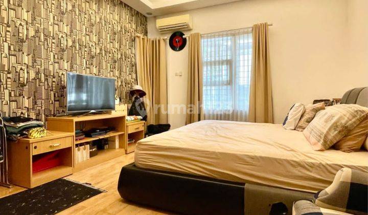 Rumah siap huni bangunan 3 lantai + rooftop di pondok indah 2