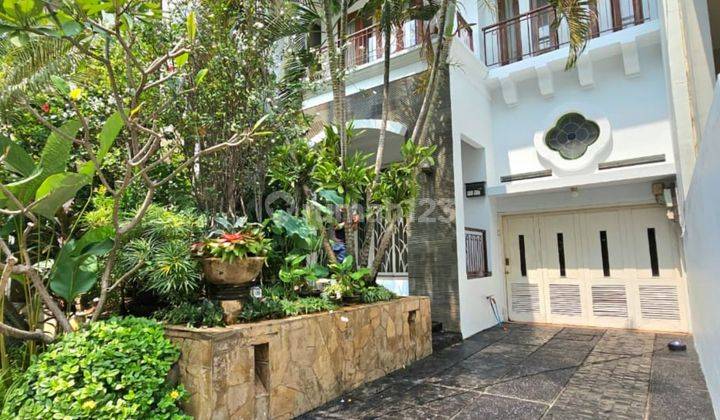 Rumah modern lokasi strategis di senayan 1