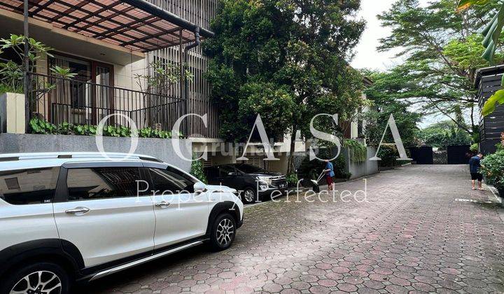 Rumah di dalam townhouse bebas banjir di kemang 2