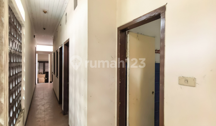 Rumah Modern Tropis Posisi Hook Dalam Komplek Elite di Bintaro 2
