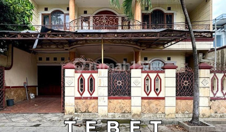 Rumah Klasik 3 Lantai Hadap Selatan Row Jalan Lebar di Tebet