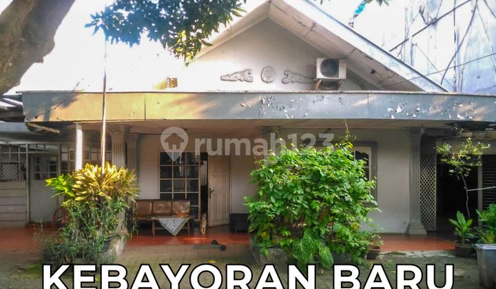 Rumah Tua Hitung Tanah Hadap Utara Area Komersil Kebayoran Baru