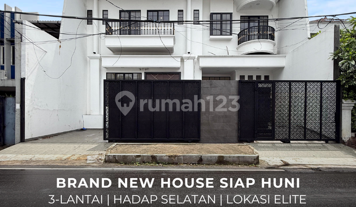 Rumah Baru Siap Huni 3 Lantai Hadap Selatan di Tomang Jakbar