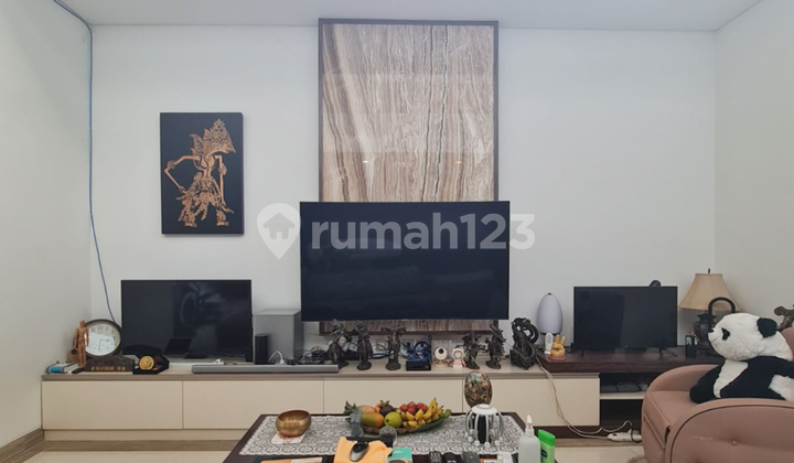 Rumah Terawat Siap Huni Hadap Barat Semi Furnish di Permata Hijau 2