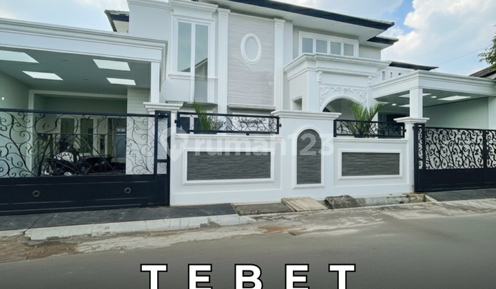 Brand New Modern Classic House Hadap Utara Jalan Lebar di Tebet