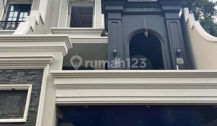 Brand New Modern Classic Mewah 3 Lantai Area Tenang di Jagakarsa 2