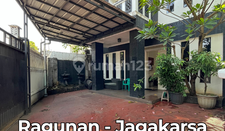 Rumah Modern Tropis 2 Lt. Semi Furnished di Ragunan - Jagakarsa
