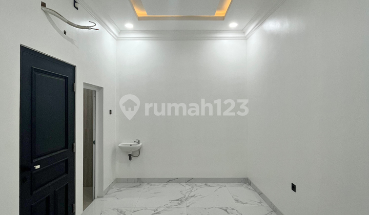 Brand New Classic Mediterranean 4 Lantai Dalam Cluster Jagakarsa 2