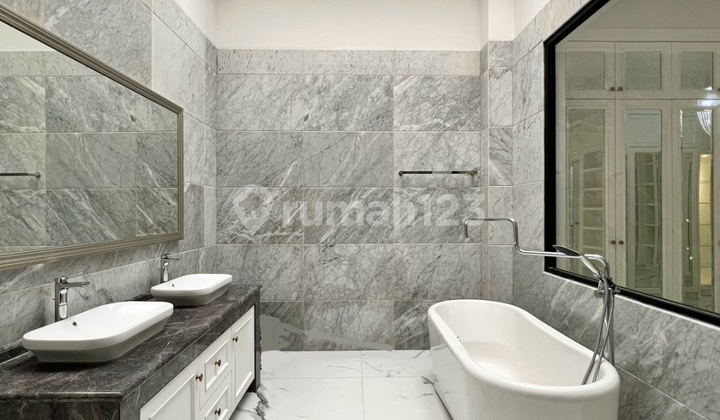 Rumah Mewah Klasik Fully Furnished Lokasi Strategis di Kemang 2