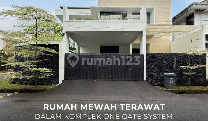 Rumah Mewah Terawat Dalam Komplek One Gate System di Lebak Bulus