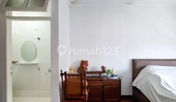 Rumah Asri Depan Taman Dalam Komplek One Gate System di Cipete 2