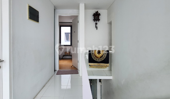 Rumah Modern 3 Lantai Dalam Cluster di Veteran Bintaro 2