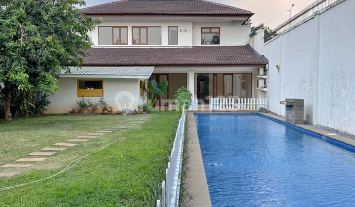 Ready-to-occupy house on the side of Antasari main road. Ready-to-occupy house on the side of Antasari main road.