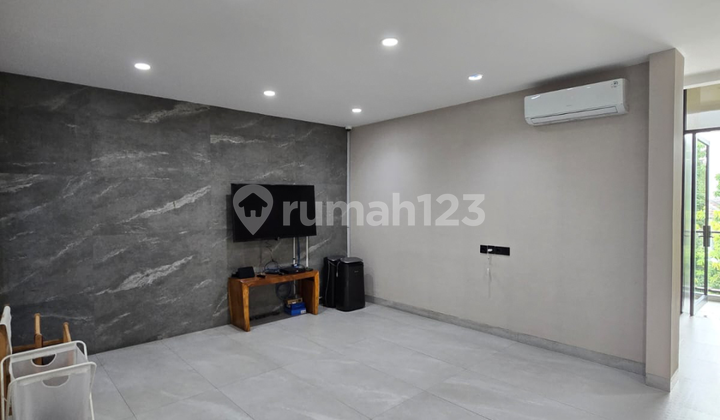 Rumah Mewah 3,5 Lantai Siap Huni Hadap Utara di Sawah Besar 2