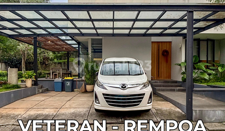 Rumah Modern Tropis Dalam Townhouse Strategis di RC Veteran