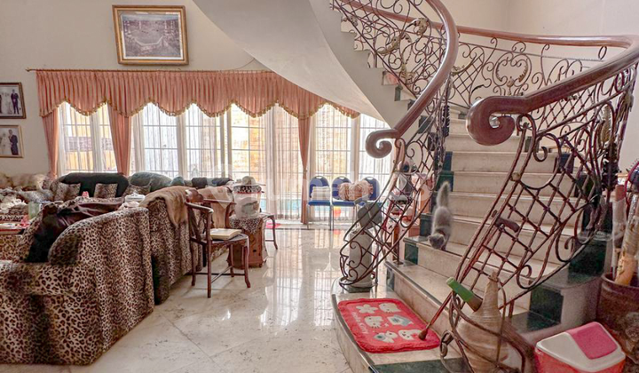 Rumah Mewah 2 Lantai Posisi Hook Prime Area di Mega Kuningan 2