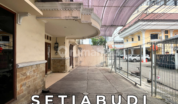 Rumah Lama Terawat 1 Lantai Murah Dalam Portal di Setiabudi